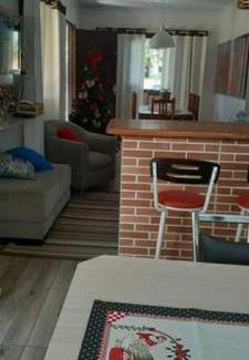 Balneario Arroio do Silva Casa | Casa Amarela próximo ao mar com mesa de Sinuca, 100 mts - 2 km do centro