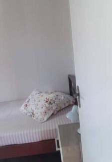 Balneario Arroio do Silva Casa | Casa Amarela próximo ao mar com mesa de Sinuca, 100 mts - 2 km do centro