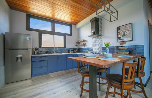 Peñas Blancas Hotel | Casa Azulada-5 minutos a La Fortuna. Camas King, piscina, BBQ, parqueo privado