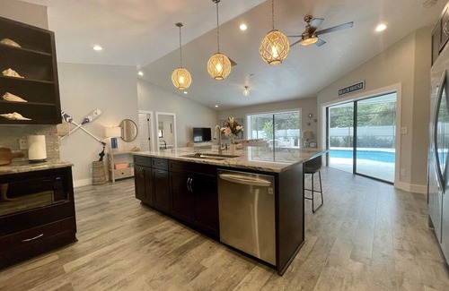 Palm River Estates Casa | Casa Coastal Feliz