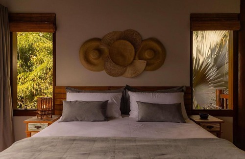 Ilheus Apartamento | Casa com 4 Suítes, Piscina e Churrasqueira