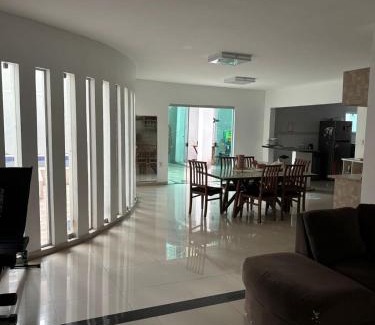 Curio-Utinga Casa | Casa com piscina e churrasqueira cop 30