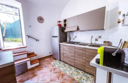 Formia Casa | Casa con giardino al centro - Al Cancello