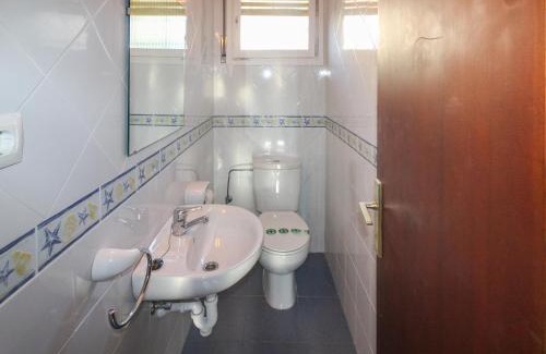 Llanca Casa | Casa con Jardín a 100m de la Playa de la Farella, Wifi y Garaje Privado - ES-228-175