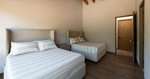 Valle de Bravo Villa | Casa Cundi, Contemporary Living in Nature