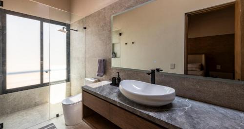 Valle de Bravo Villa | Casa Cundi, Contemporary Living in Nature