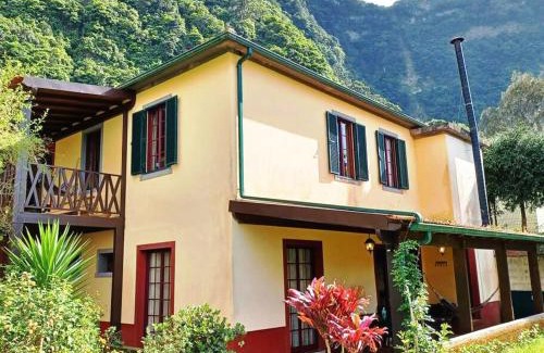 Arco de Sao Jorge Apartamento | Casa da Lagoa BB or HB options