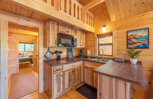 Hollister Hotel | Casa de Fruta Cabins, Inn & RV Park