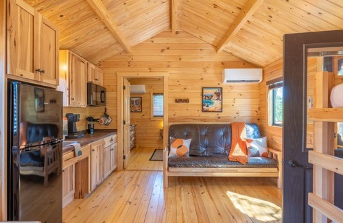 Hollister Hotel | Casa de Fruta Cabins, Inn & RV Park