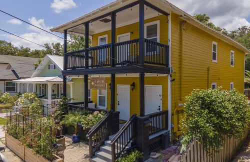 Downtown Historic District Casa | Casa De Hernandez-Boutique Hotel- AZUL- King suite