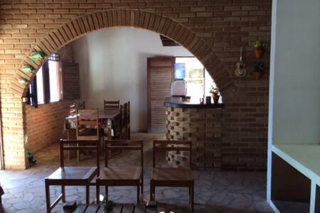 Barra Mar Casa | Casa de Veraneio, com piscina, churrasqueira, área de lazer, três suites com ar condicionado a 100m da praia, na Barra de São Miguel-AL