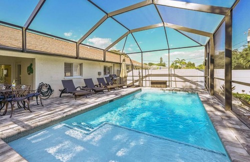 Naples Park Casa | Casa Del Mare at the Beach 2 bd rms W King Beds