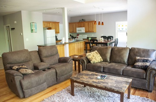 Hayesville Cabina | Casa del Rio, cabaña de 3 dormitorios con bañera de hidromasaje e internet en el río Hiwassee