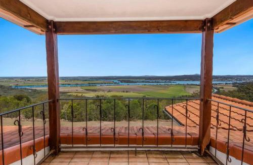 Ashby Heights Villa | Casa Del Rio - LJHooker Yamba