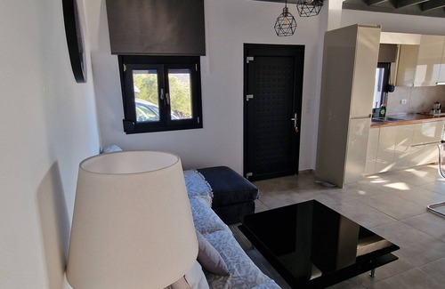 Goudhouros Villa | Casa di Olive, a cottage with fireplace and sea view