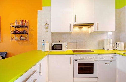 Chayofa Casa | Casa Dos Angeles - Colorida casa vacacional con 2 terrazas y piscina.