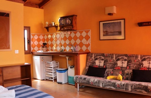 El Tanque Apartamento | Casa El Comisario Triple Apartment