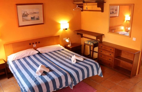 El Tanque Apartamento | Casa El Comisario Triple Apartment