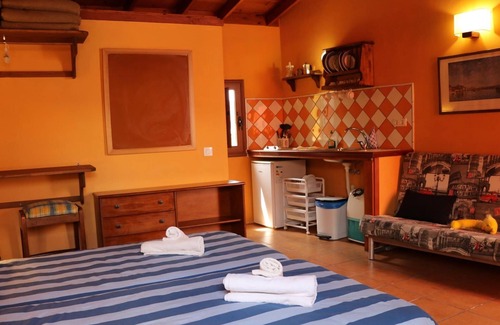 El Tanque Apartamento | Casa El Comisario Triple Apartment