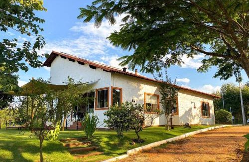 Carrancas Casa | Casa em ponto turístico de Carrancas, com PISCINA, VISTA de Cinema, 3 Suítes, cozinha EQUIPADA, NATUREZA exuberante, acesso à represa