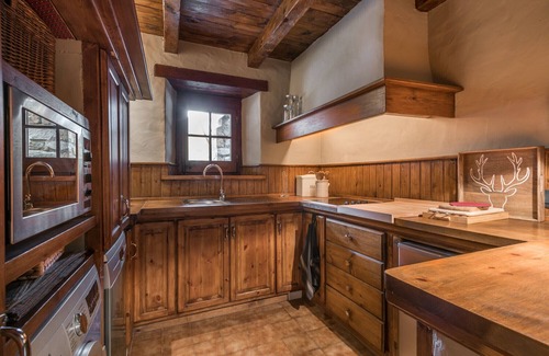 Arties Chalet De Esquí | Casa Es Pletieus Acogedora casa de montaña para 8 personas en Arties