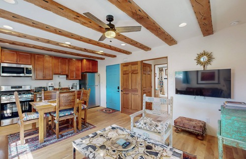 Historic Eastside Cabaña | Casa Escondida - AC, Free WiFi, Full Kitchen, Private Patio & Grill