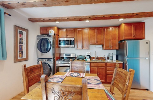 Historic Eastside Cabaña | Casa Escondida - AC, Free WiFi, Full Kitchen, Private Patio & Grill