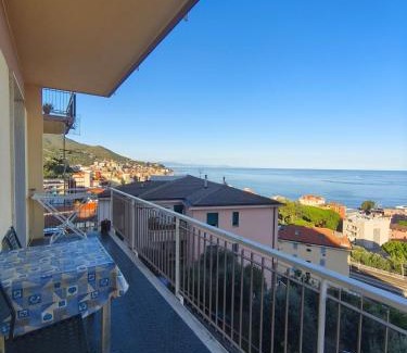 Varazze Apartamento | Casa Fannì Comodità, vista mozzafiato, parcheggio