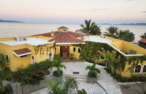 El Sargento Casa | Casa Kalalita – 5 BDR Oceanfront Retreat in El Sargento with Casita