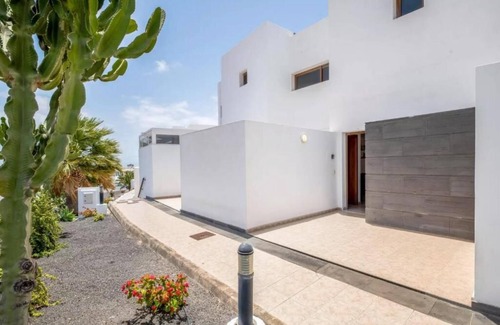 Puerto del Carmen Villa | Casa Kari- Happier than ever