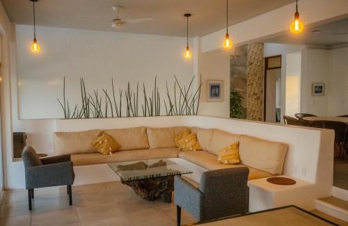 Emiliano Zapata Villa | Casa La Bomba