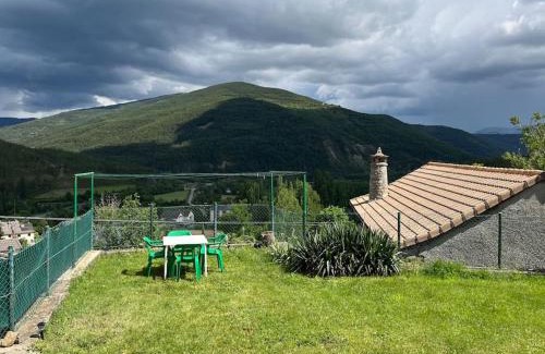 Castiello de Jaca Apartamento | Casa Luis - APARTAMENTO con JARDÍN PRIVADO en los PIRINEOS