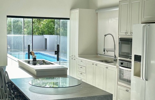 Tifa Monos Casa | Casa luxuosa De Piscina e Hidromassagem