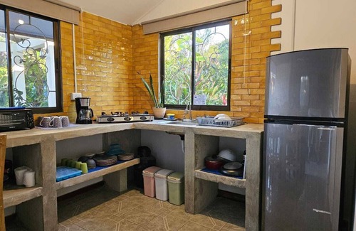 Santa Lucia Casa | Casa Mandala, un oasis fresco en la calurosa selva de Tortuguero con wifi y aire