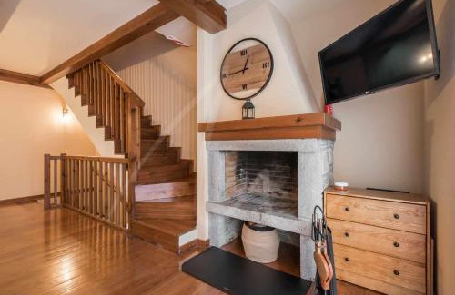 Las Bordas Casa | Casa Montjòia by SeaMount Rentals