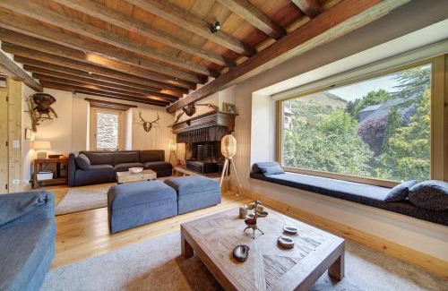 Gessa Casa | Casa Montlude - Elegancia rústica y confort moderno en el corazón del Valle de Arán by Eth Flòc