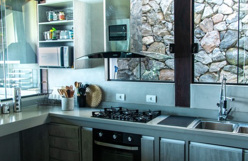 Prainha Casa | Casa Pé na Areia em frente à Ilhabela