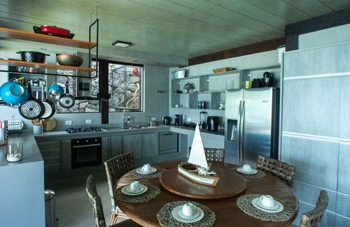 Prainha Casa | Casa Pé na Areia em frente à Ilhabela