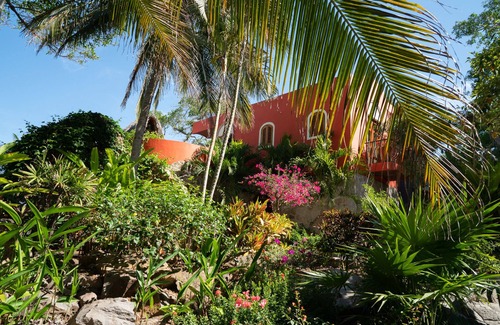 Platanitos Villa | Paraiso (Paradise), Ocean-front Getaway in a private magical community