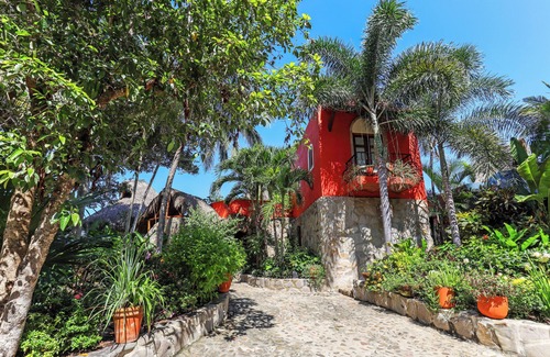 Platanitos Villa | Paraiso (Paradise), Ocean-front Getaway in a private magical community