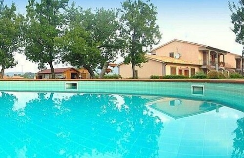 Sorano Casa | Casa Pegaso A: Un acogedor apartamento ubicado en una zona montañosa.