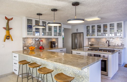 Salsipuedes Villa | Cinco habitaciones en Bajamar con piscina y vista al mar 180 °