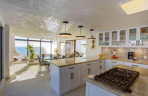 Salsipuedes Villa | Cinco habitaciones en Bajamar con piscina y vista al mar 180 °