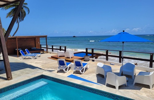 Puerto Nuevo Chalet De Esquí | CASA ROARK" ES UN CHALÉ FRENTE AL MAR ÚNICO EN SU CLASE