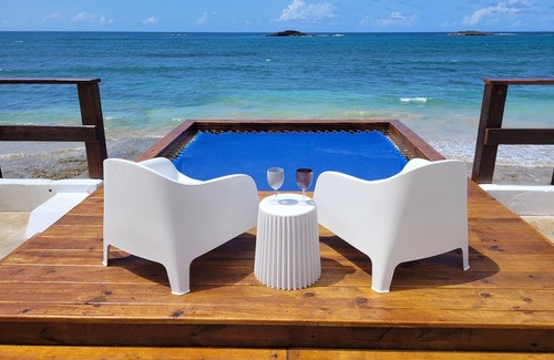 Puerto Nuevo Chalet De Esquí | CASA ROARK" ES UN CHALÉ FRENTE AL MAR ÚNICO EN SU CLASE