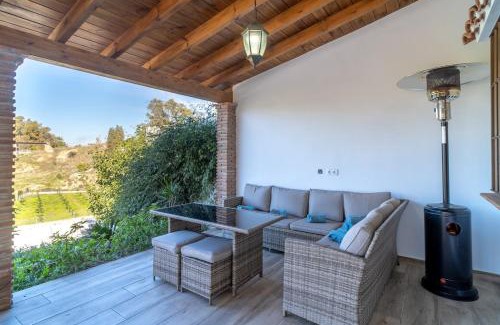 Alhaurín el Grande Casa | Casa rural de diseño con piscina y barbacoa