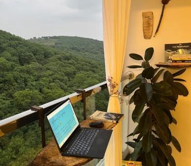 Pashan Apartamento | Casa Symphony- Hill View Spacious Studio in Baner-Pashan