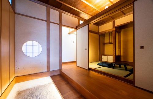 Dazaifu Casa | Casa Villa 連歌屋 Wooden detached house in Dazaifu