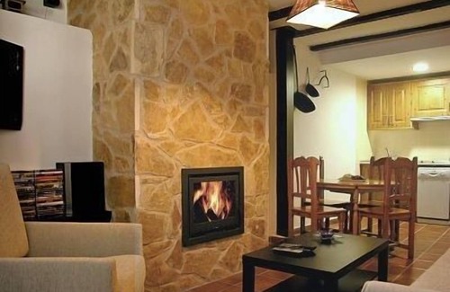 Santibanez de la Sierra Cabaña | Suite Rural para 2 personas con salón chimenea y cabinas de hidromasaje.