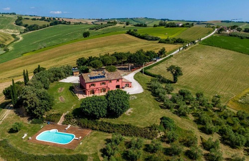 Monte Porzio Villa | Villa con piscina privada, aire acondicionado y putting green a 10 km del mar.